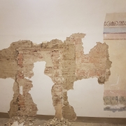 Casale in Toscana, stonacatura di una delle pareti interne, ottobre 2020