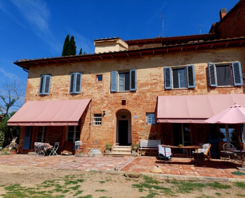 Casale in Toscana, fronte sud est, luglio 2023